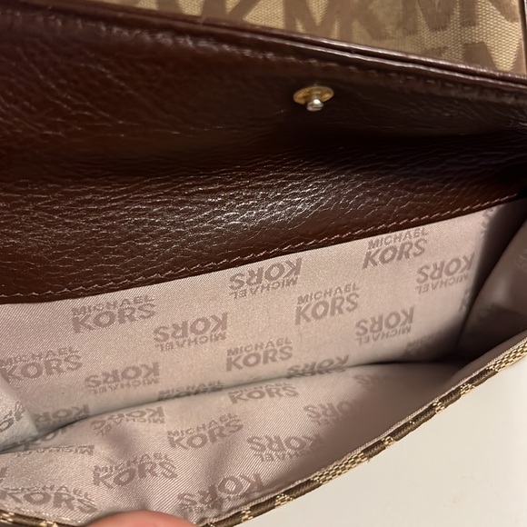 Michael kors purse - Picture 3 of 10